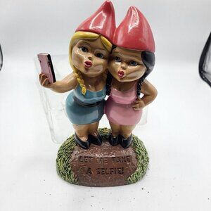 BigMouth The Selfie Sisters Garden Gnomes, 9" Tall Cute Lawn Gnome Statues‎